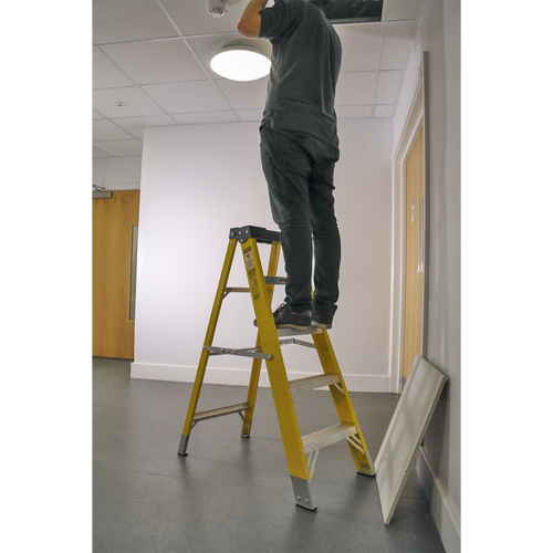 Fibreglass Step Ladder 4-Tread EN 131